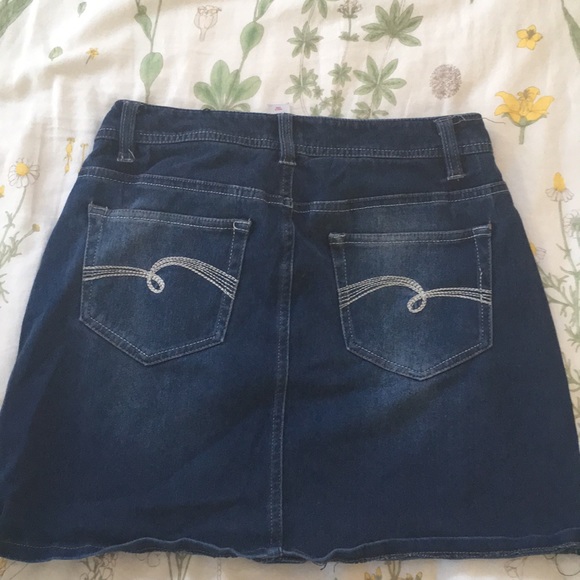 Button up jean skirt - Picture 2 of 3